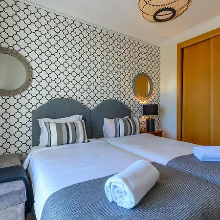 By Interhome Daire Carcavelos (Lisbon)