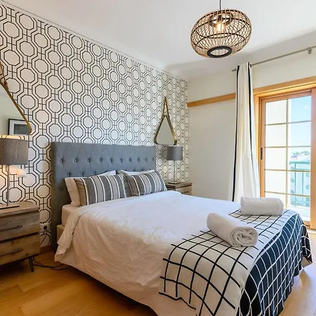 By Interhome Daire Carcavelos (Lisbon)